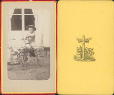 Les Clos Bonnelles, garçonnet  et son cheval tricycle Vintage CDV albumen carte 