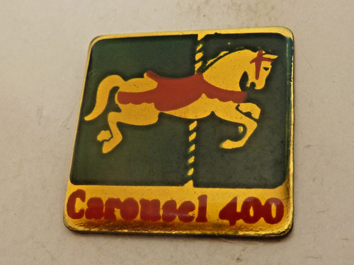 Pin badge carousel - badge,