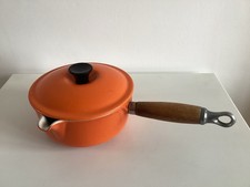 CASSEROLE FONTE LE CREUSET COUVERCLE ET BEC VERSEUR  TOUT FEU DIAMÈTRE 16 CM