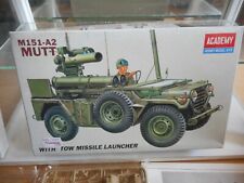Modelkit Academy M151-A2 Mutt + Tow Missile Launcher au 1:35 en boîte
