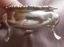 Saleron anglais tripode argent massif - poinçons Lion + Léopard - Londres 1889