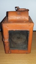 ANCIENNE LANTERNE CALECHE FIACRE GUERRE EN FER COULEUR ORANGE VINTAGE COLLECTION