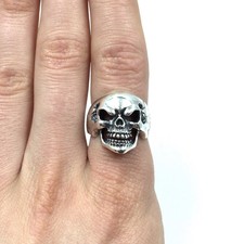 Bague tête de mort en argent