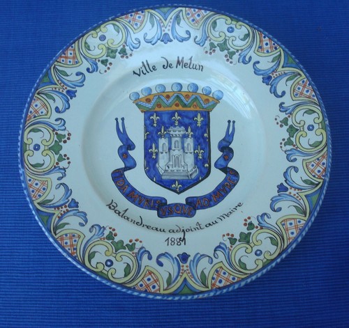 V41 rare assiette faience - rare,