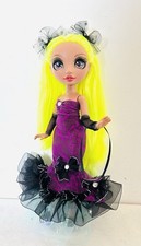 Poupée Rainbow High Karma