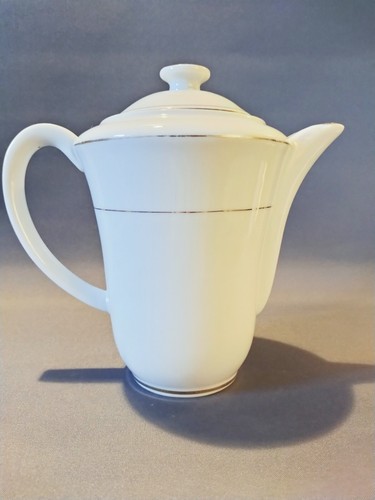 Cafetière porcelaine blanche
