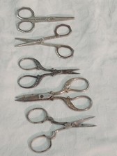 Lot de 5 paires de ciseaux anciens – couture, broderie, mercerie – métal décoré 