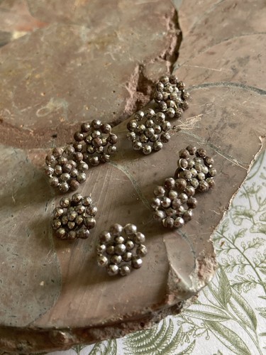 Lot anciens petits boutons - petits,