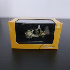 moto 1/32 VESPA 125  6 Giorni 1952 sur socle