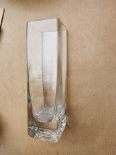 Vase carré en verre