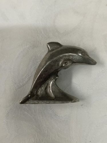Petite figurine dauphin - , en