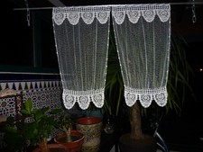 PETITE PAIRE DE RIDEAUX ANCIEN