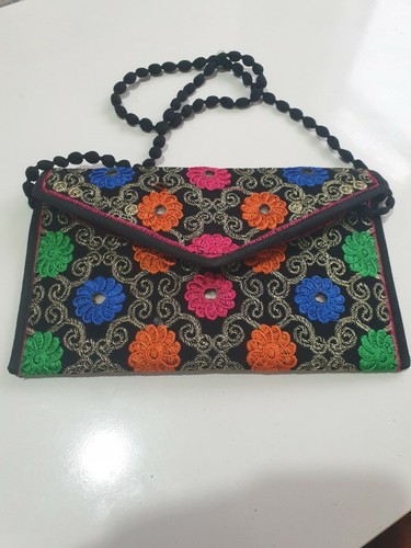 Portefeuille femme indienne