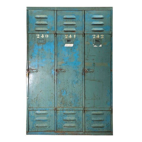 Vestiaire triple des - , usines