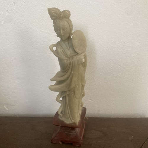 Ancienne statue sculptée