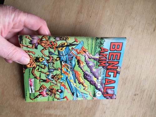 Petit format bengali - format, mon