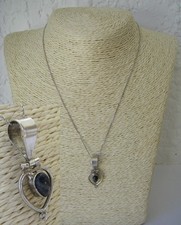 beau collier pendentif