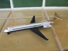 MAJORETTE  AVION DOUGLAS  MD -80