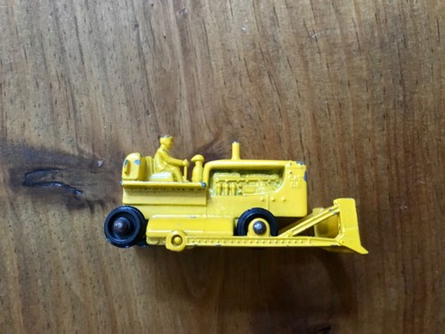 Tracteur bulldozer matchbox - tracteur,