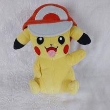 Peluche Pokemon PIKACHU avec la casquette de Sasha 25 cm TBE
