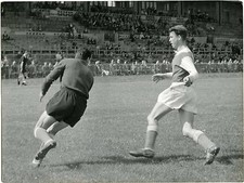 PHOTO, Stade Gerland LYON match de foot FOOTBALL joueurs en action vers 1950