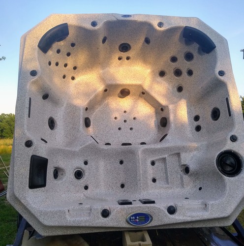 Jacuzzi square hot tub - square,