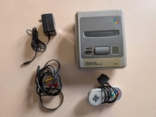 Console Nintendo Super Famicom en loose (adaptateur européen non fourni)
