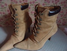 BOTTINES TALONS AIGUILLES. DAIM CAMEL.POINTURE:35 1/2.+ CADEAU