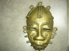 masque africain ancien en