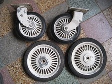 Jeu de 4 Roues métalliques de Table Desserte Roulante.