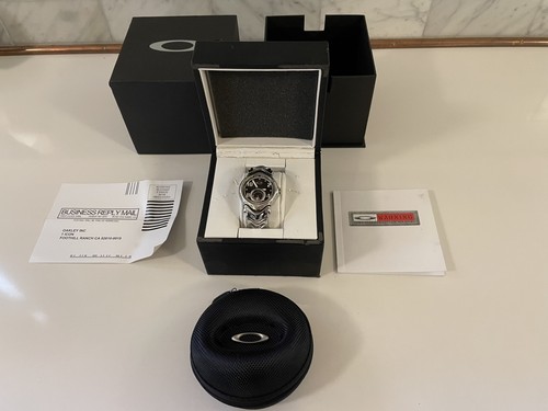 Pristine oakley jury - ii, watch