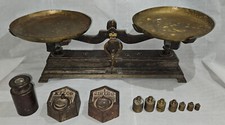 Ancienne balance en fonte et plateau laiton + Lot de poids
