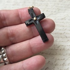 Pendentif Croix en Or et Verre Noir XIXè Bijou Ancien Victorian Mourning Cross