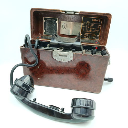 Ancien téléphone militaire - ancien,