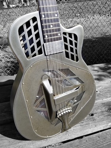 New national resonator - national,
