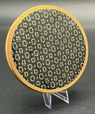 Poudrier rond en laiton à décor géométrique noir et or, style Art Déco