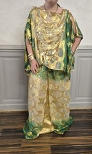 Tenue traditionnelle chaoui algérienne melhfa berbère verte et or galons sequins