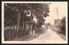 CPA Jouy, Rue des Larris avec maisons et arbres en bordure de route 