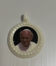 FEVE PENDENTIF RARE PAPE JEAN