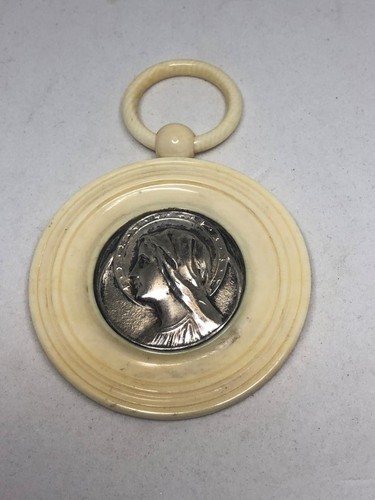 Ancienne médaille berceau - de,