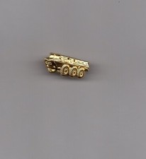 pin's armée / véhicule blindé à roues Griffon (doré léger relief signé ATC) 
