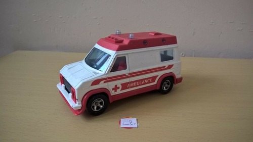 Majorette van ambulance - -,