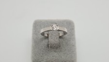 Bague solitaire en Or Blanc 18 carats Poids: 3.95g 