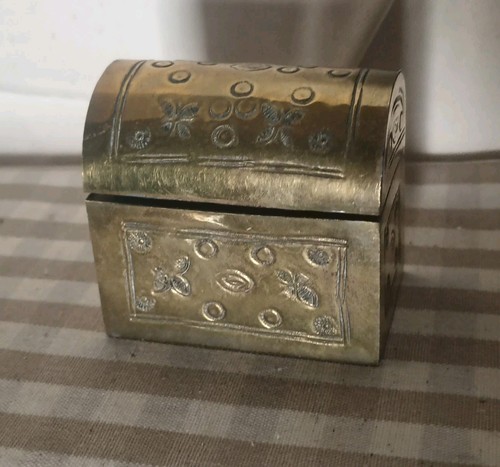 Petit coffre ancien laiton - en,