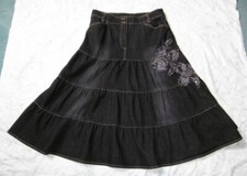 TRES BELLE JUPE EN JEAN NOIR