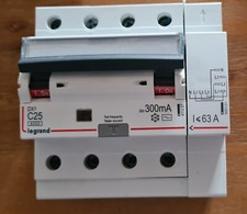 Disjoncteur Diff.Tétra Leg 25A 300mA Réf: 4112 07 + Module Réf: 4063 01