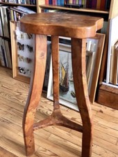 Sellette ou tabouret haut, tripode, Forme Libre, vintage en loupe d’orme
