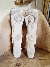 Sculptures murales anciennes de jardin cariatides
