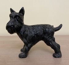 Chien en Fonte en très bon état ..