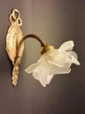 Art Nouveau - Petite applique murale en bronze et verre en forme de rose vers 1900